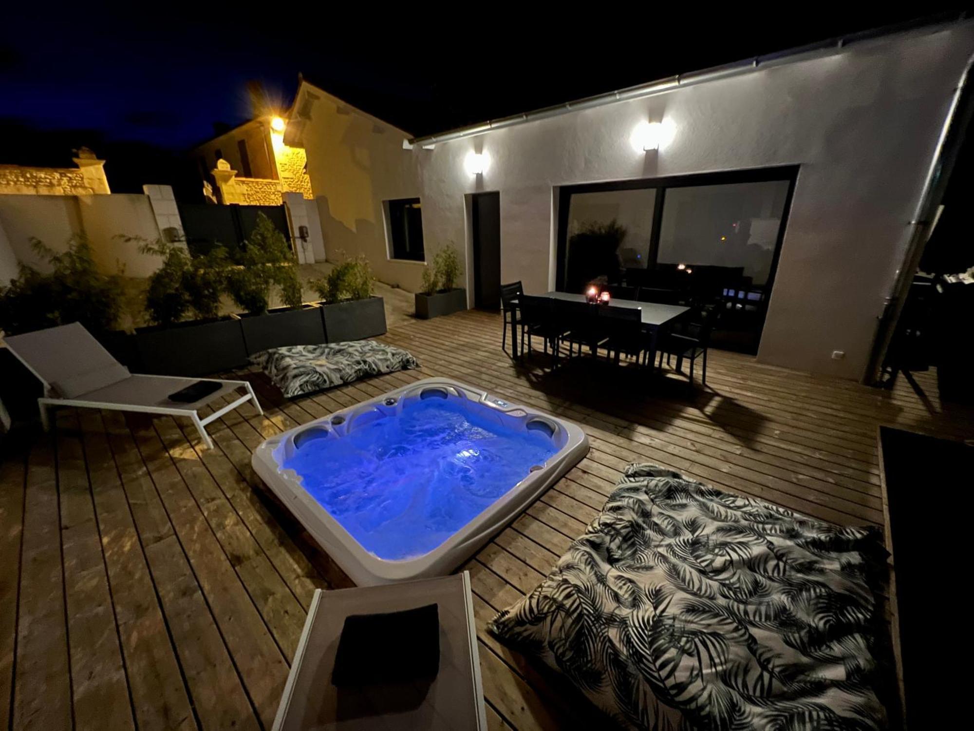 Maison T4 Climatisee Avec Jacuzzi A Lagord Bagian luar foto