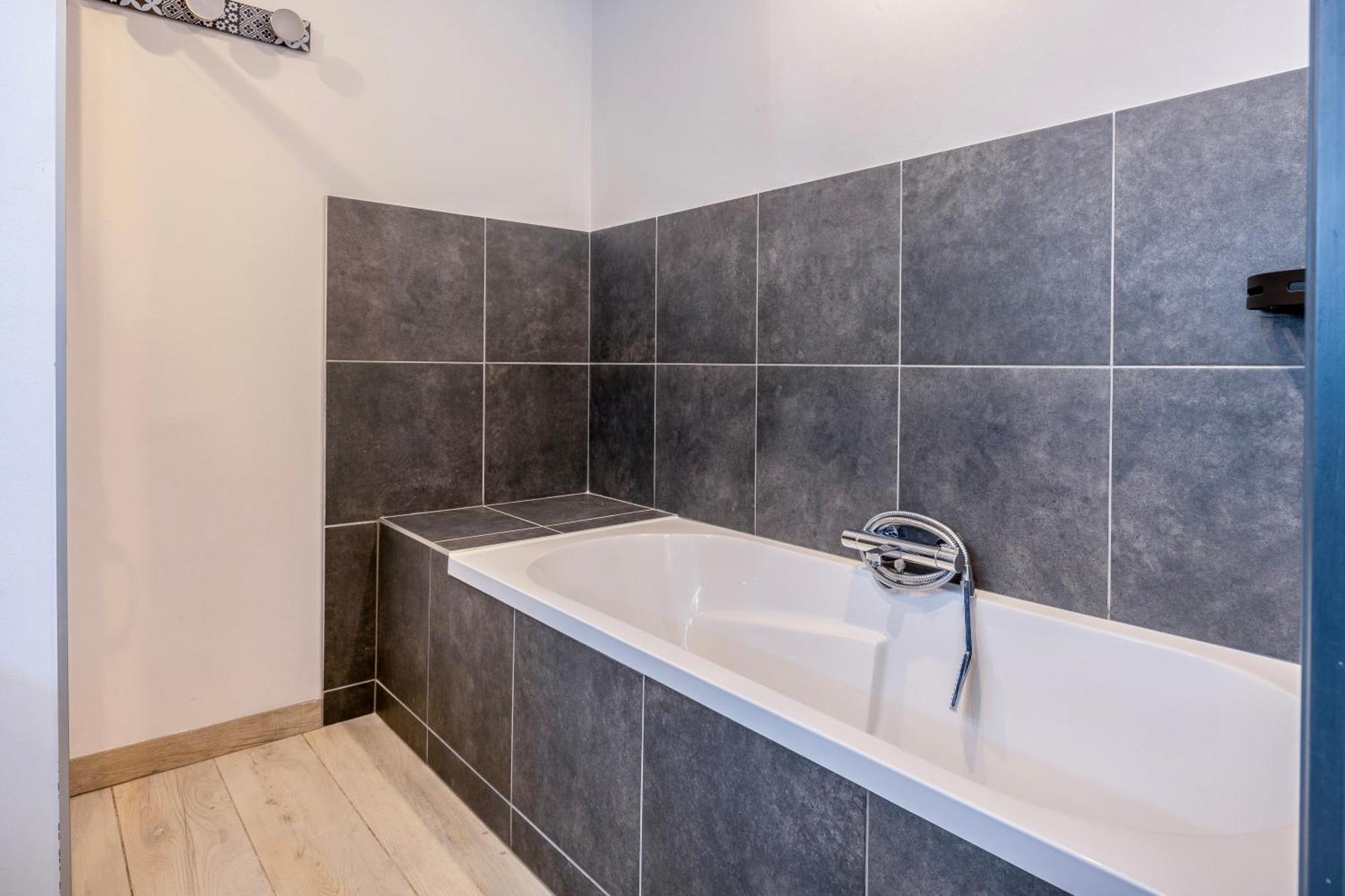 Maison T4 Climatisee Avec Jacuzzi A Lagord Bagian luar foto