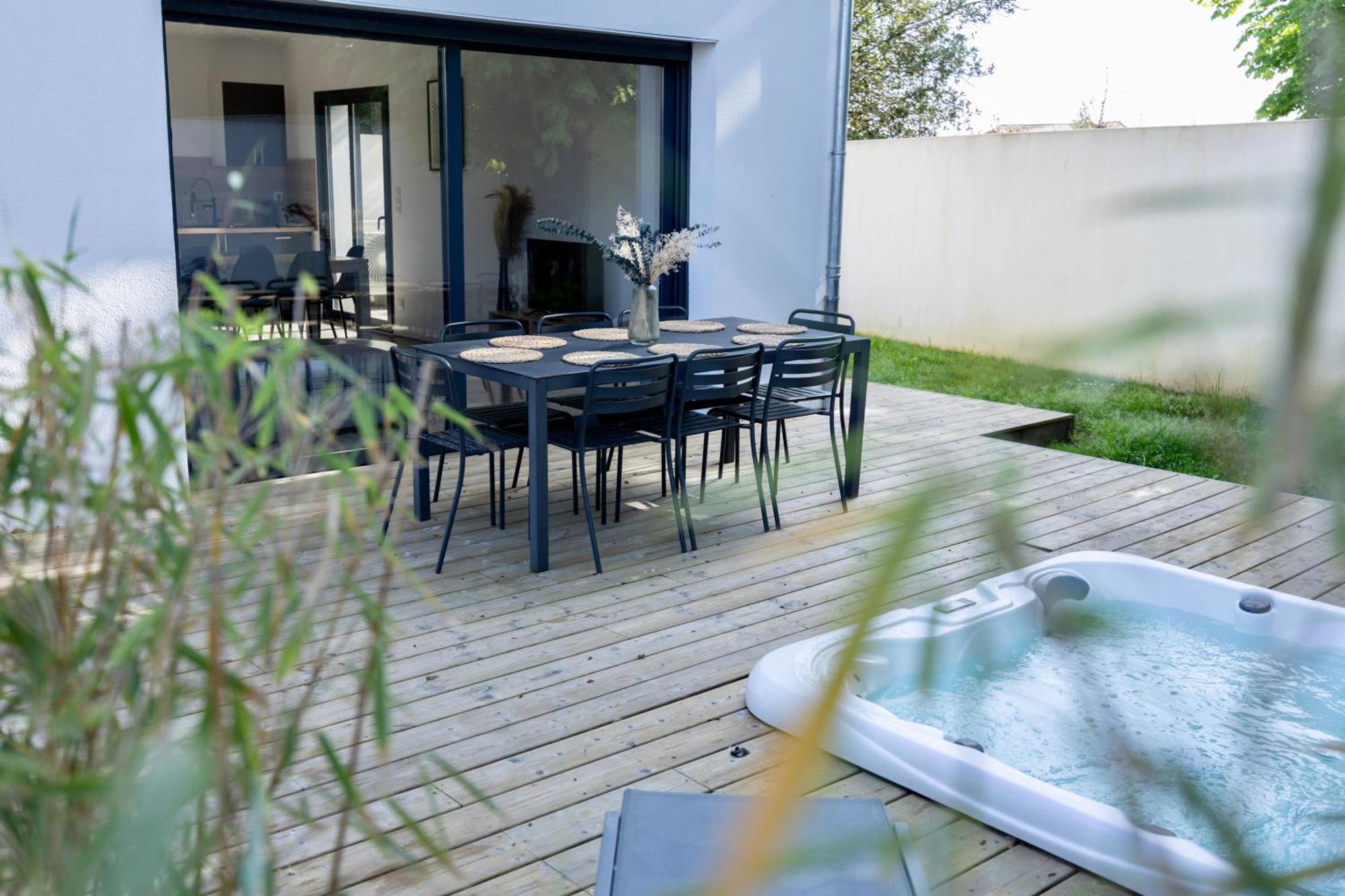 Maison T4 Climatisee Avec Jacuzzi A Lagord Bagian luar foto