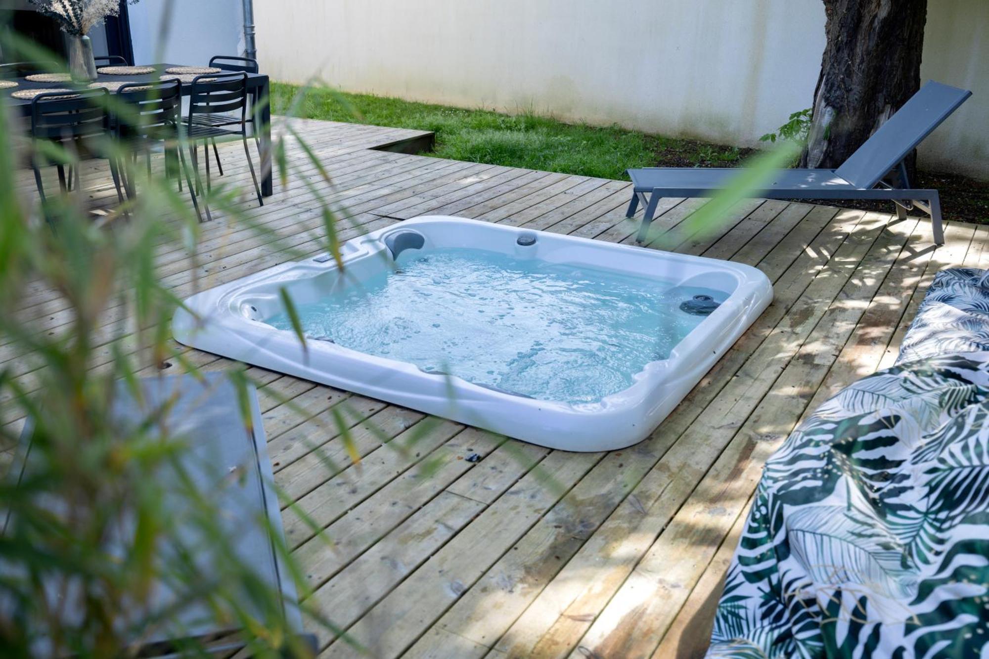 Maison T4 Climatisee Avec Jacuzzi A Lagord Bagian luar foto